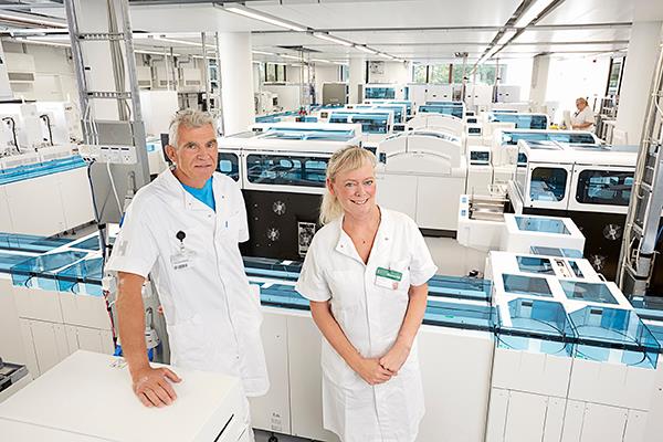 The new laboratory at Bispebjerg Hospital, Copenhagen. From from left: Jens Hannibal and Helle Brunsgaard Larsen. Photo: Claus Peuckert