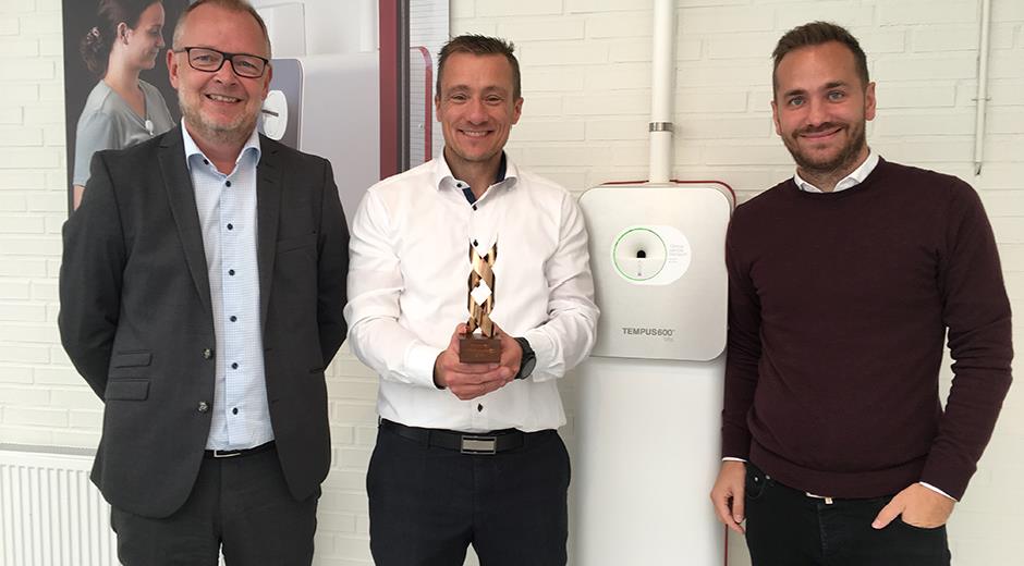 In the photo, seen from the left, are Steen Pedersen from BDO, Daniel Blak from Timedico and Kenneth Bertelsen, from Spar Nord